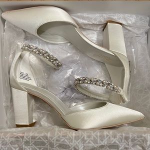 Jewel Badgley Mischka Ivory Wedding Heels